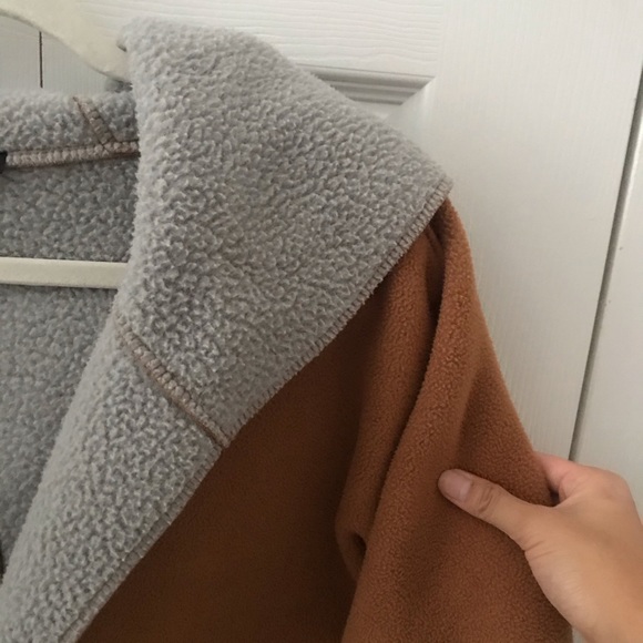 reversible tan and gray fleece jacket - Picture 4 of 5